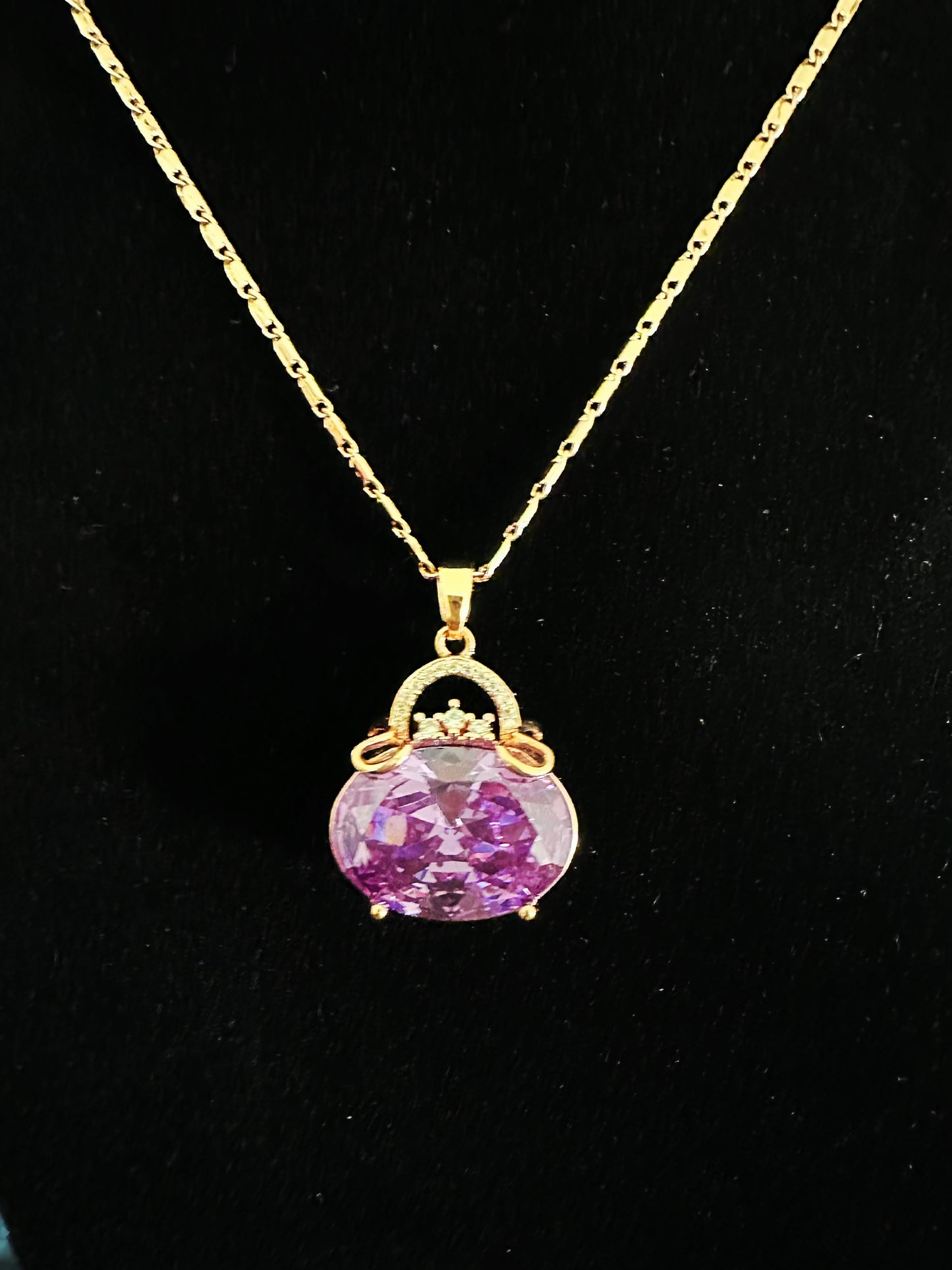Sapphire pendant necklace