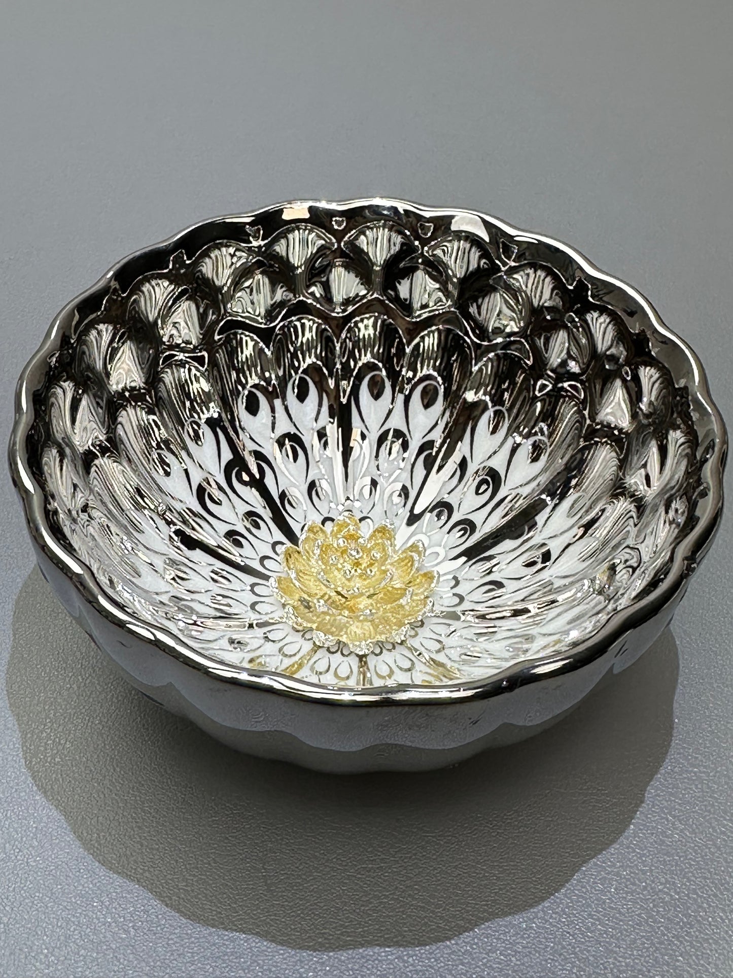 Silvery lotus cup